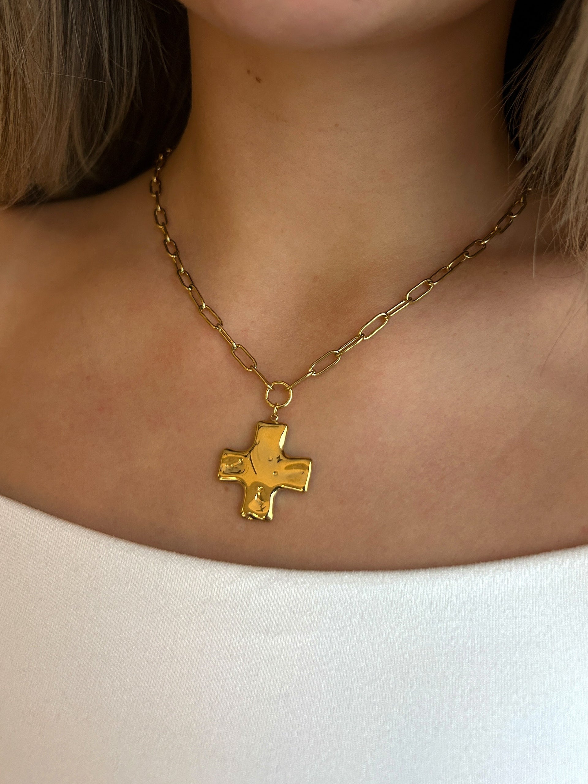 DRIFT Bari Cross Chain Necklace