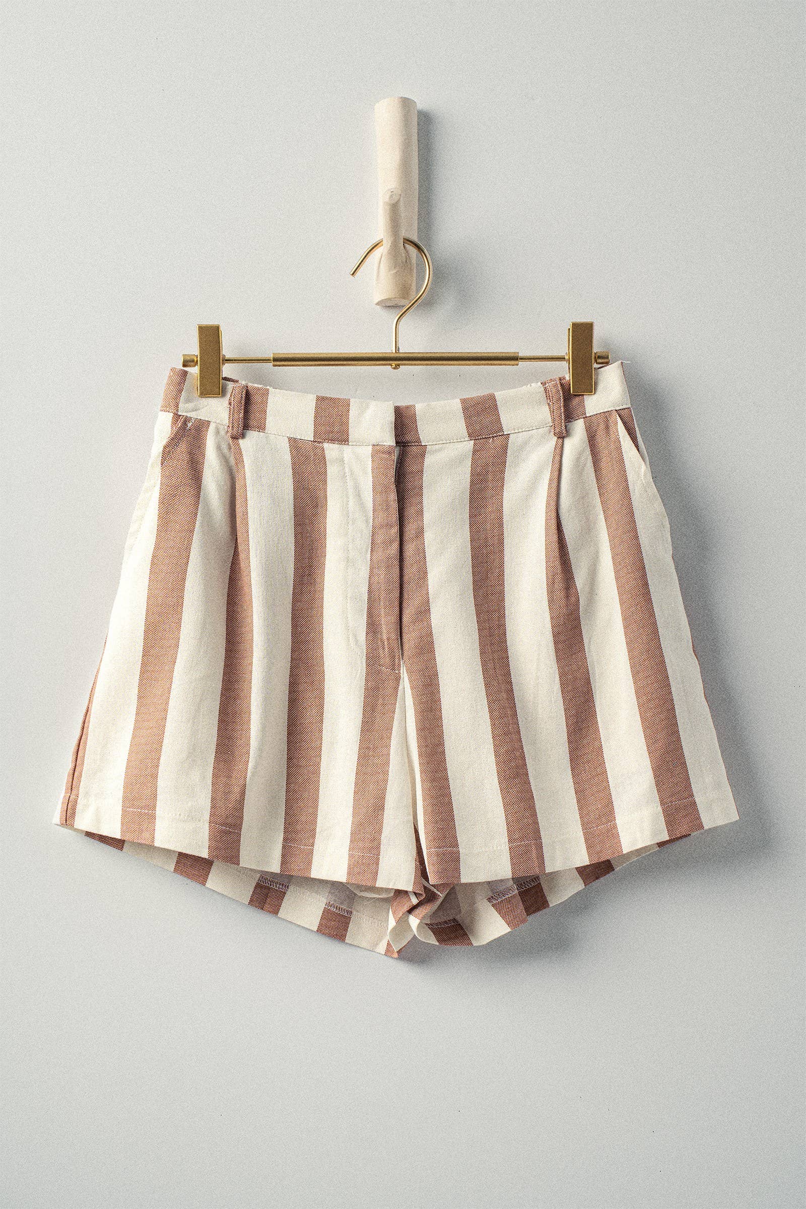 Briar Striped Elastic Waist Linen Shorts: BROWN